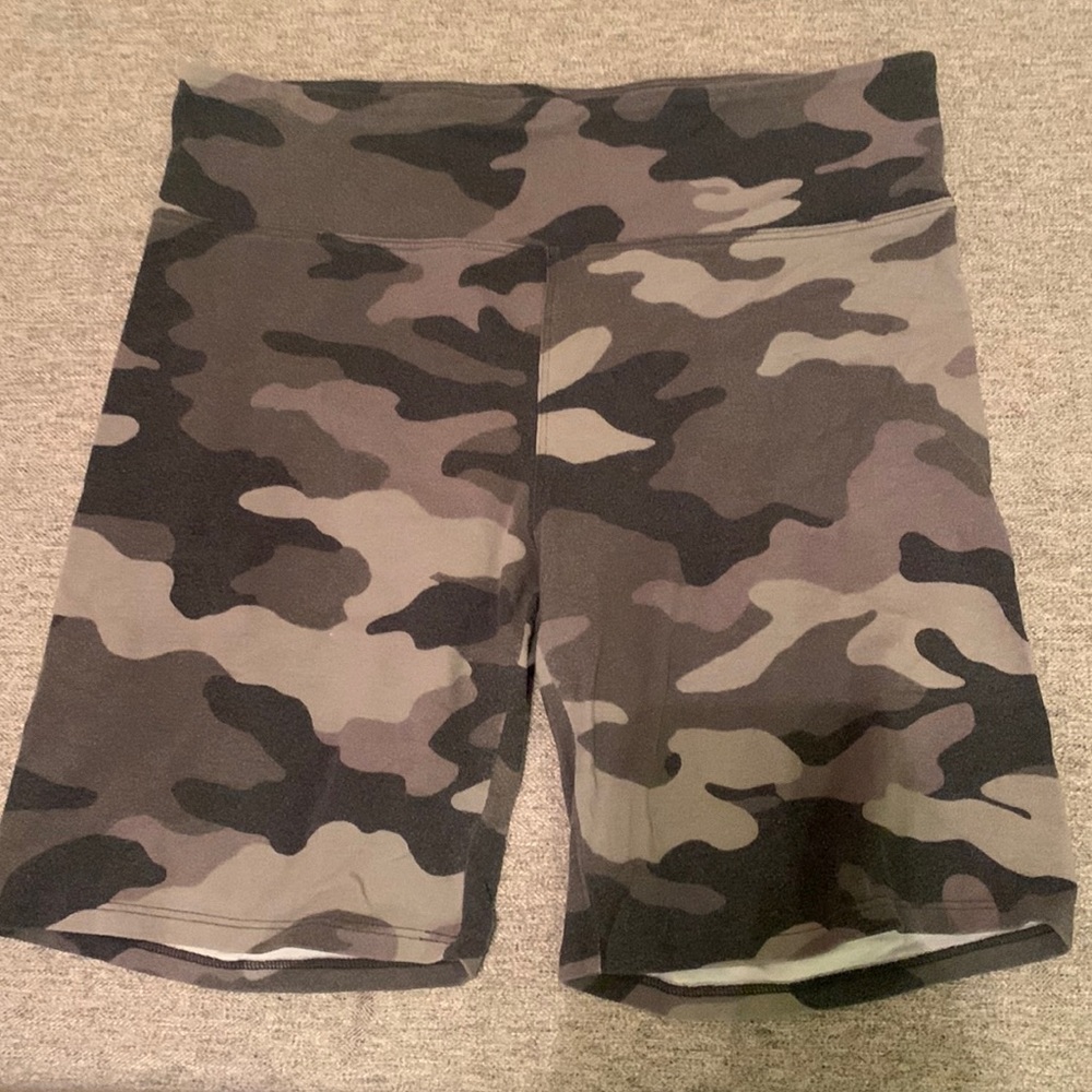 Aero camo bike shorts